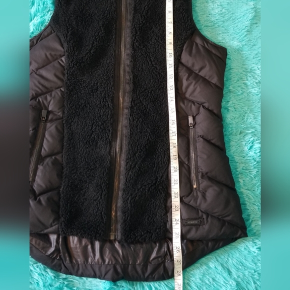 Athleta Responsible Tundra Goose Down Sherpa Puff Vest Black - Picture 12 of 13